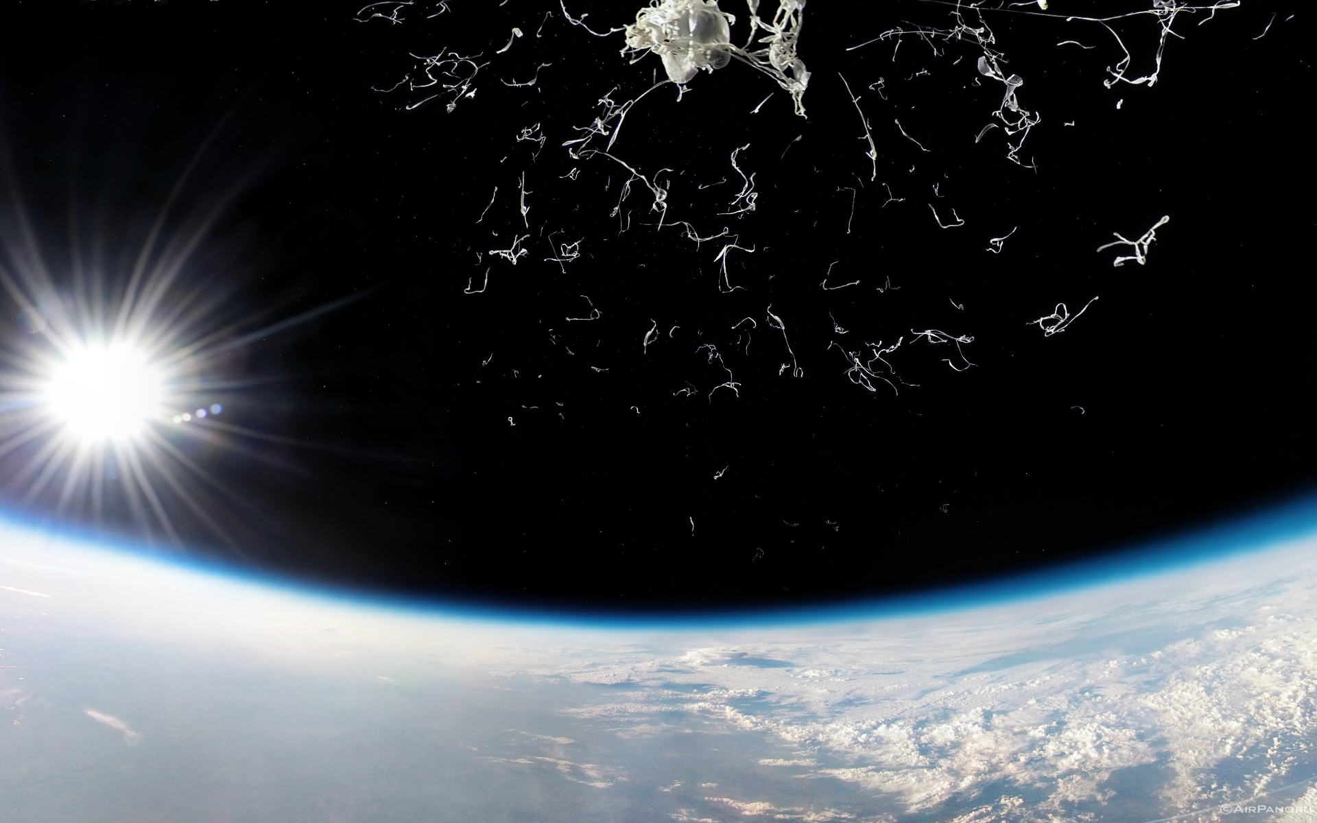 A picture of the moment a stratospheric balloon bursts